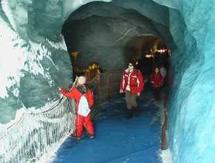 A l'intérieur de la mer de glace